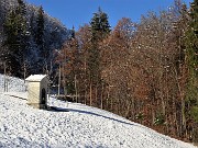 30 Passo ad un'altra santella della Madonna del Perello